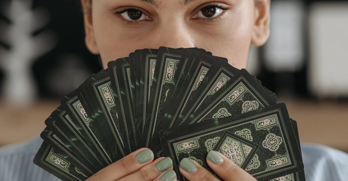 Способы предсказания будущего - карты таро и магические символы