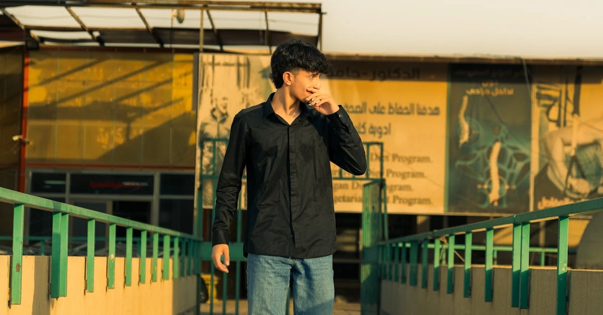 Уверенная прогулка по городским улицам как демонстрация превосходства